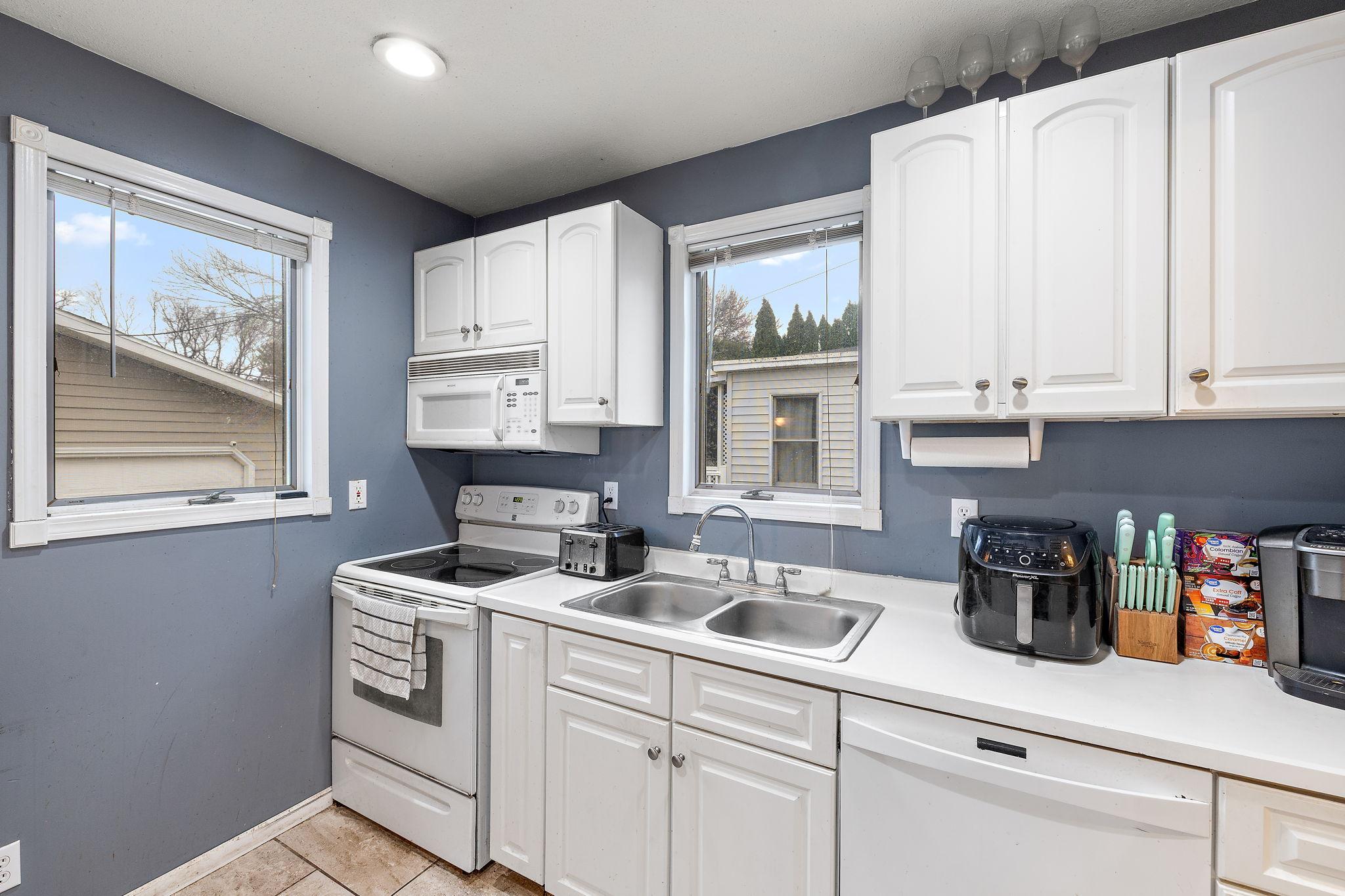 402 11th Avenue Southwest Austin, MN 55912 - Photo 9 of 38