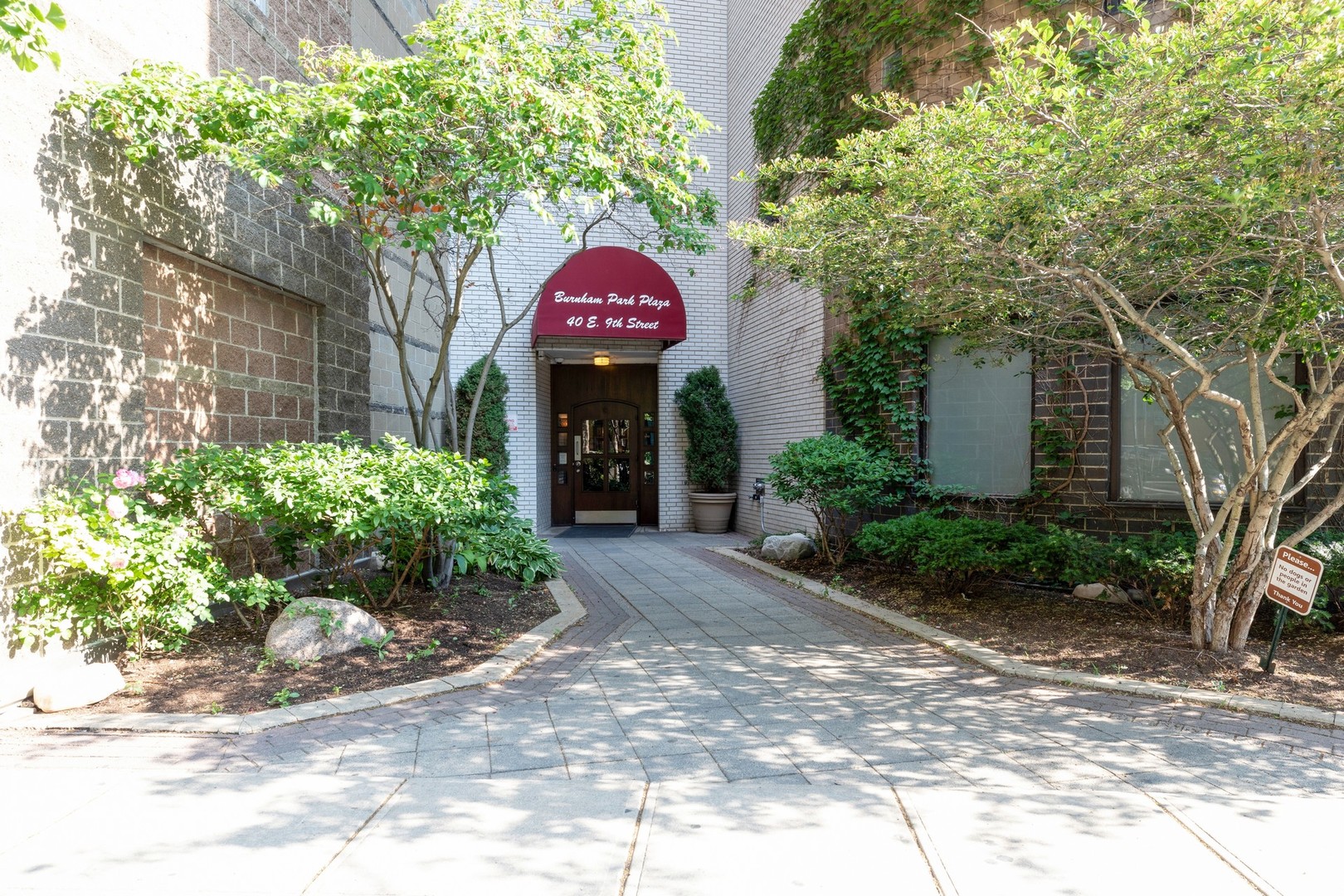 40 East 9th Street, Unit 1605 Chicago, IL 60605 - Photo 1 of 21 a front view of a house with a yard and trees