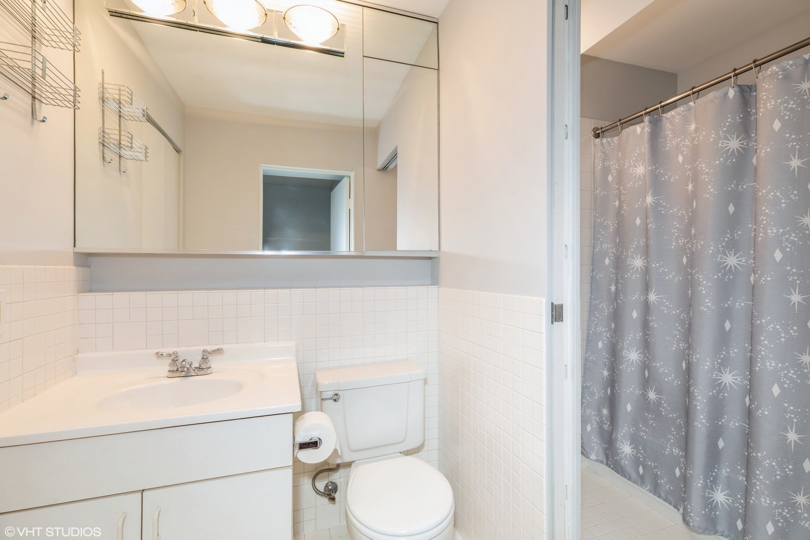 40 East 9th Street, Unit 1605 Chicago, IL 60605 - Photo 15 of 21 a bathroom with a sink toilet and shower