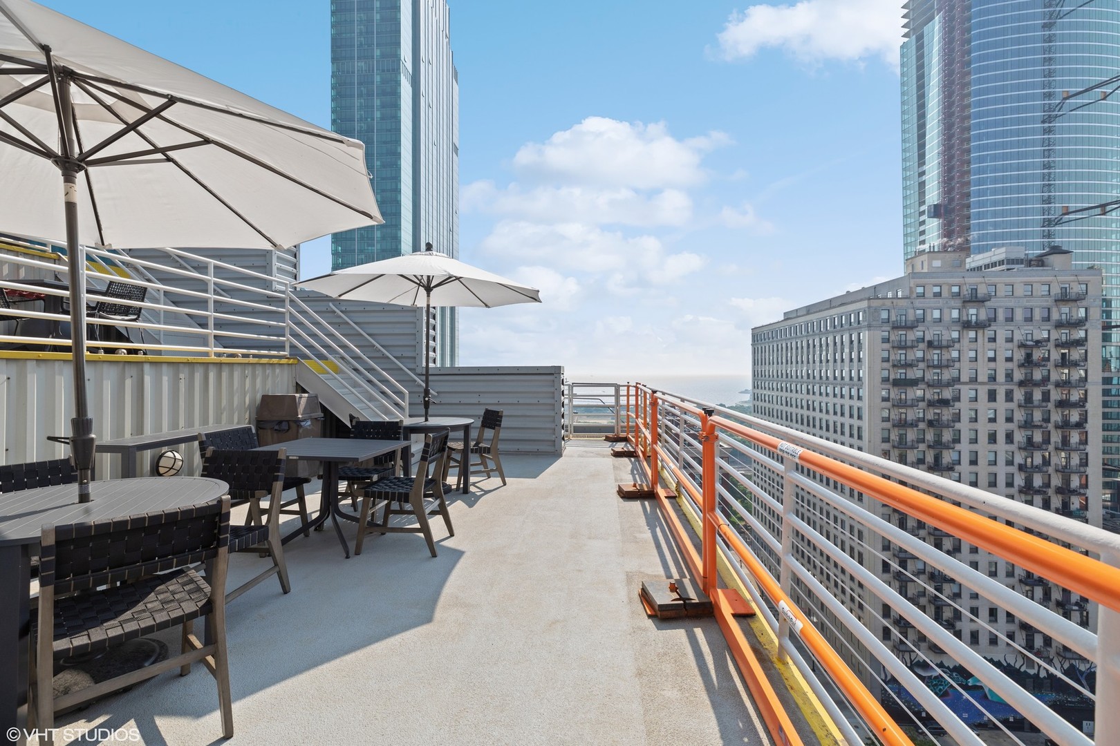 40 East 9th Street, Unit 1605 Chicago, IL 60605 - Photo 17 of 21 a balcony with table and chairs