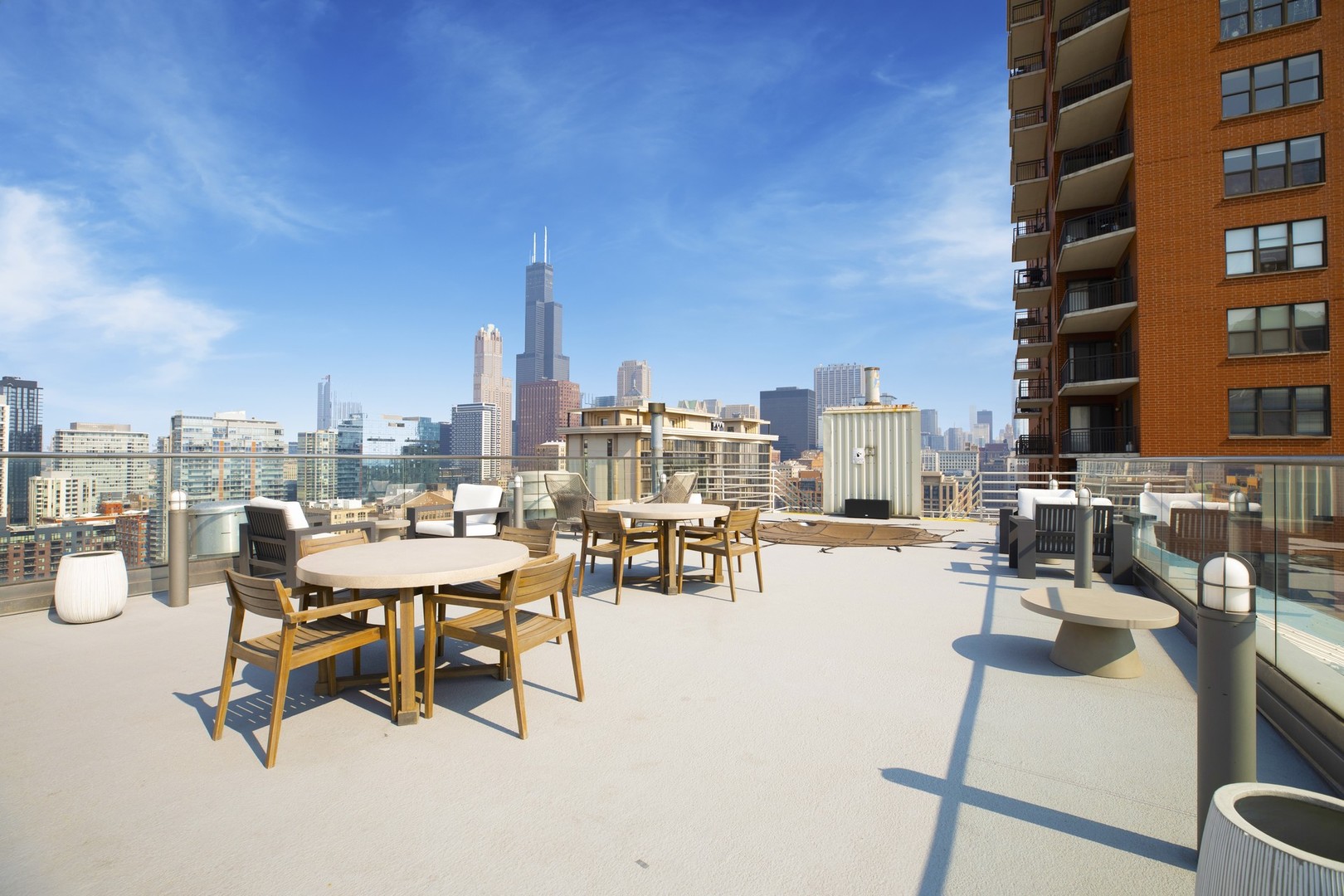 40 East 9th Street, Unit 1605 Chicago, IL 60605 - Photo 18 of 21 a view of a terrace with chairs