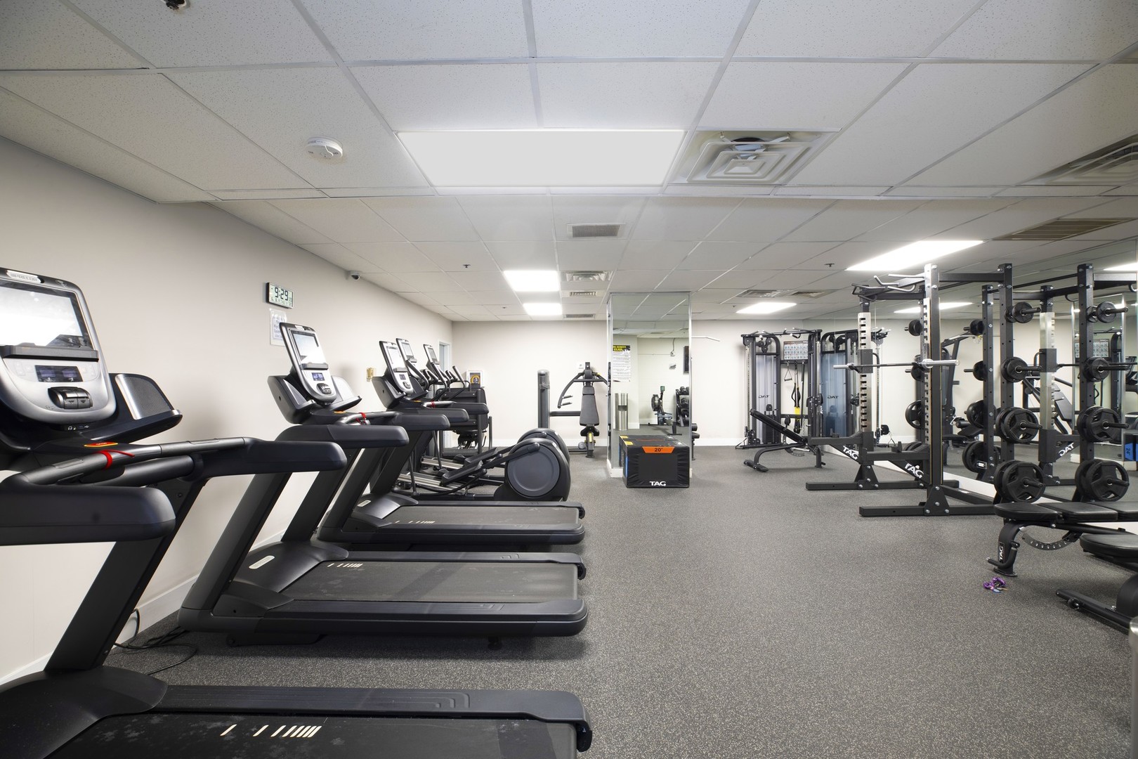40 East 9th Street, Unit 1605 Chicago, IL 60605 - Photo 19 of 21 a view of a room with gym equipment