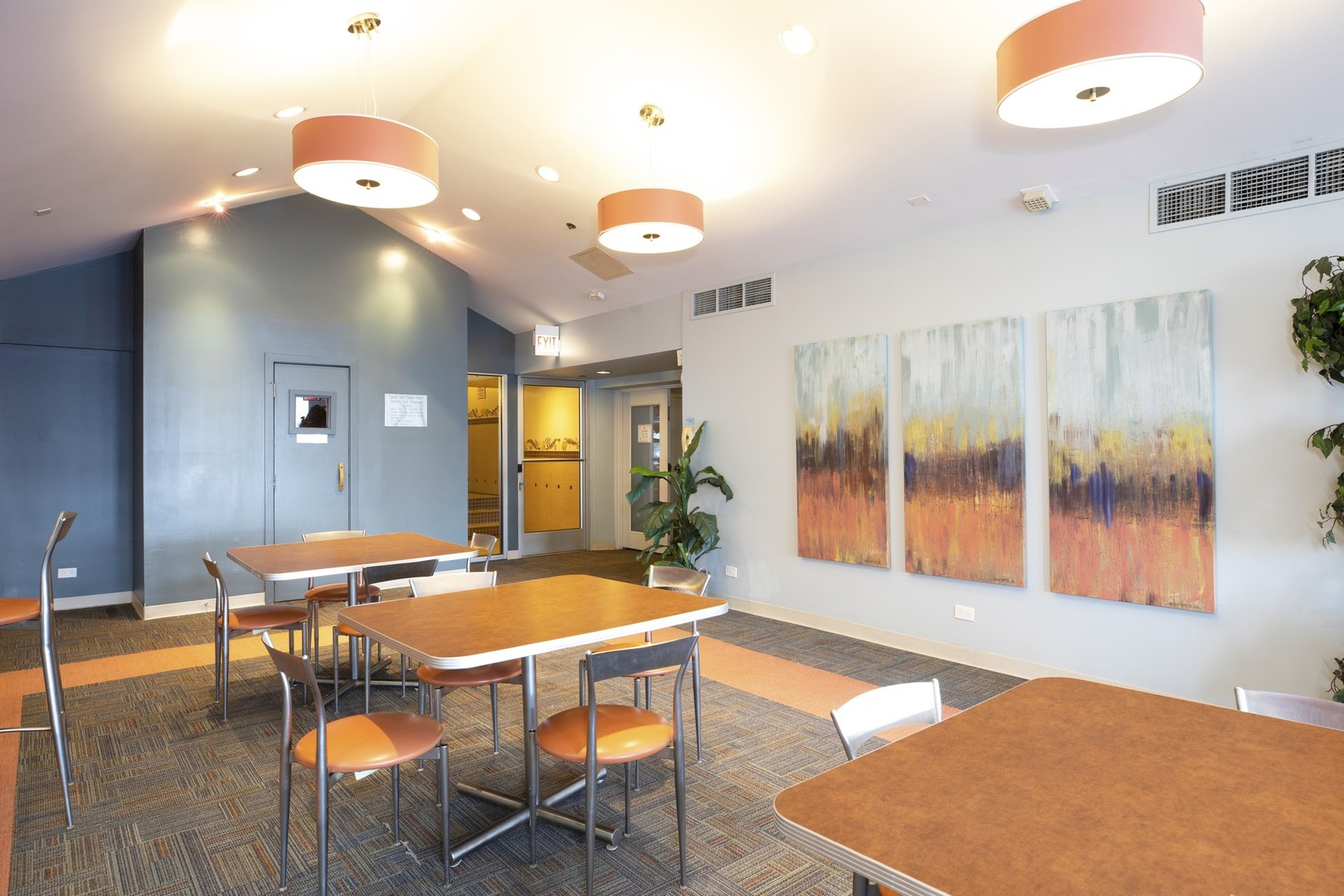 40 East 9th Street, Unit 1605 Chicago, IL 60605 - Photo 21 of 21 a view of a dining room with furniture and wooden floor
