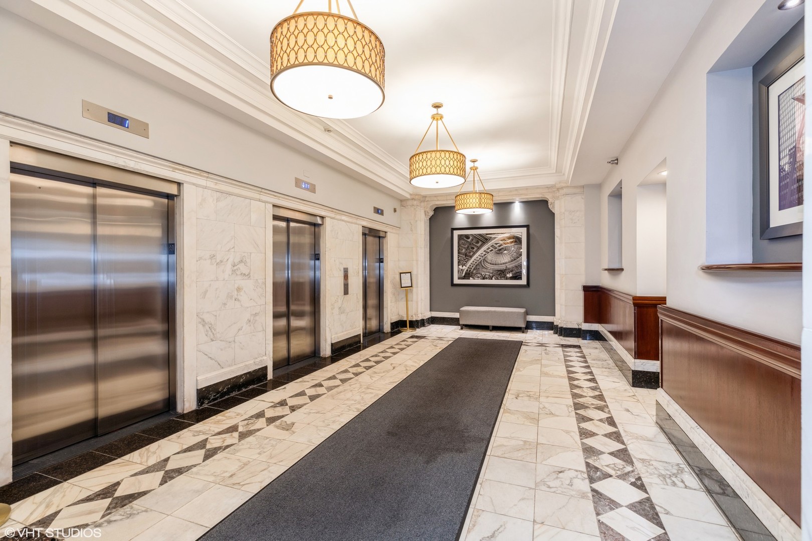 40 East 9th Street, Unit 1605 Chicago, IL 60605 - Photo 4 of 21 a view of a hallway with windows