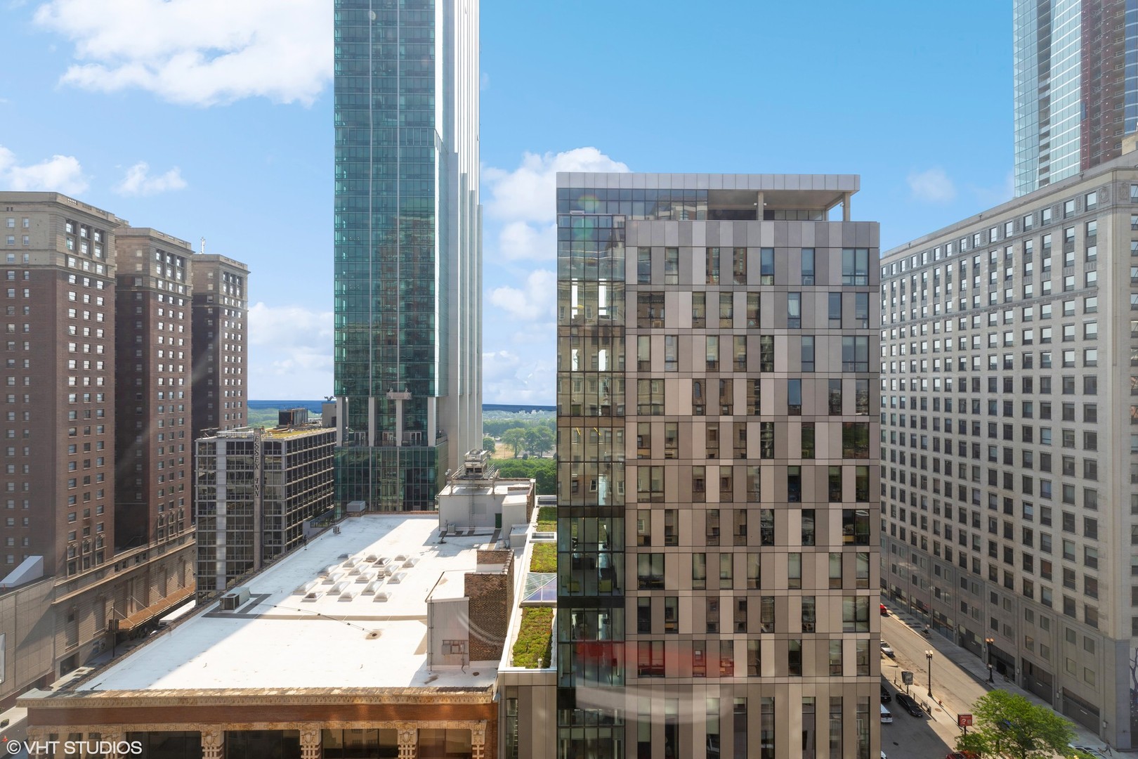 40 East 9th Street, Unit 1605 Chicago, IL 60605 - Photo 6 of 21 a view of a city from a balcony