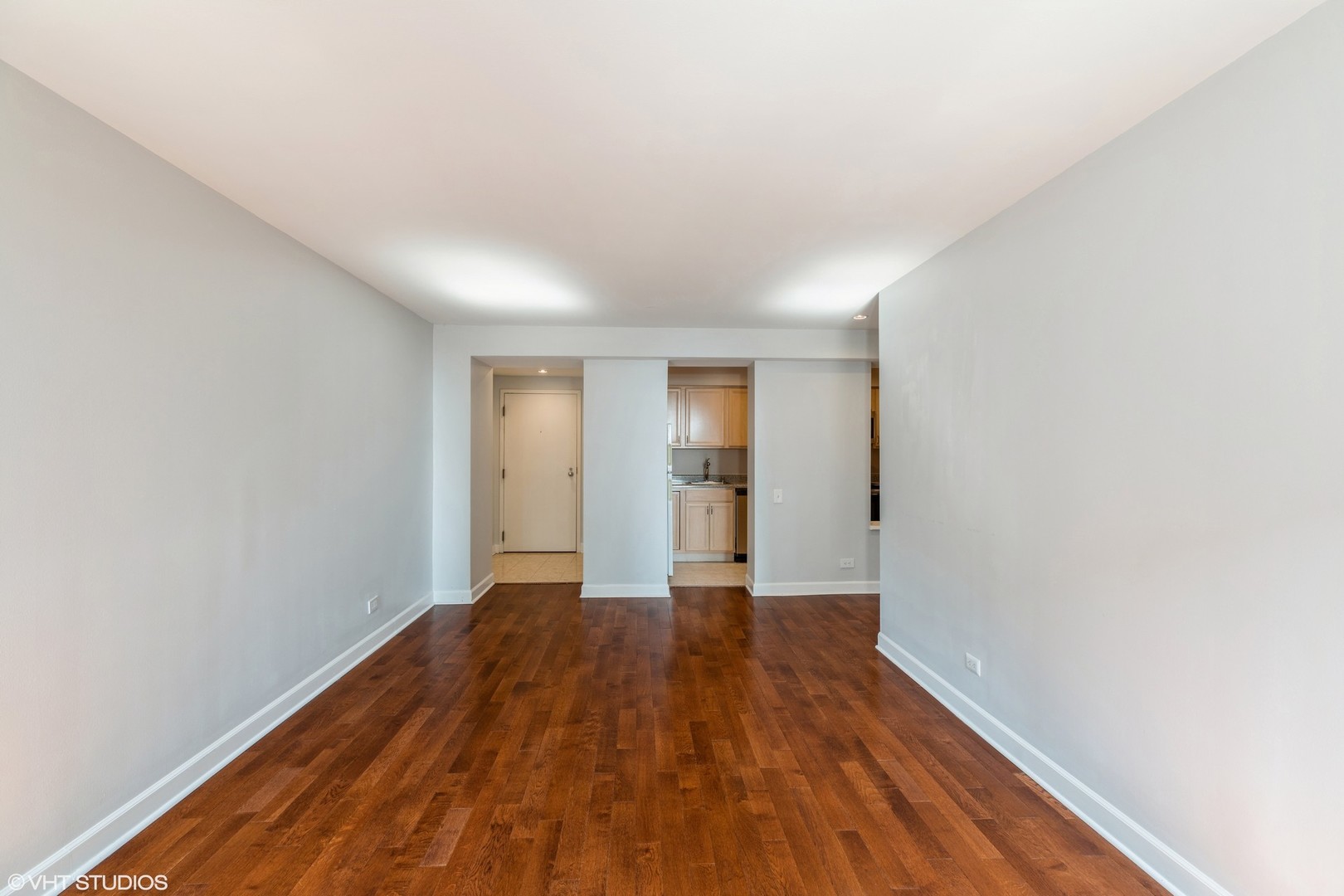 40 East 9th Street, Unit 1605 Chicago, IL 60605 - Photo 7 of 21 a view of an empty room with wooden floor