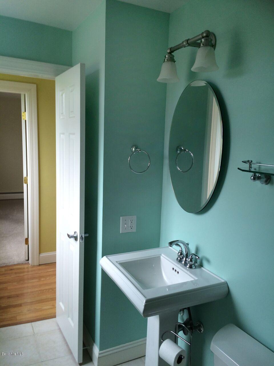 189 Stratton Road, Unit G4 Williamstown, MA 01267 - Photo 12 of 25 Bath