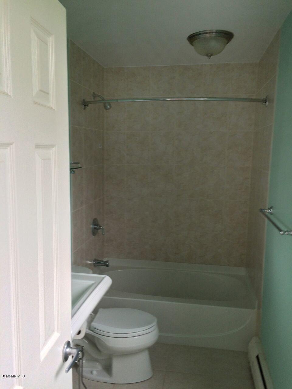 189 Stratton Road, Unit G4 Williamstown, MA 01267 - Photo 13 of 25 Bath