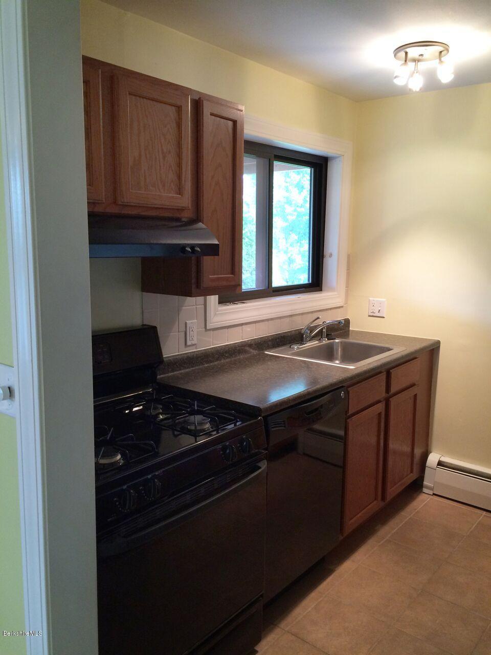 189 Stratton Road, Unit G4 Williamstown, MA 01267 - Photo 5 of 25 Kitchen