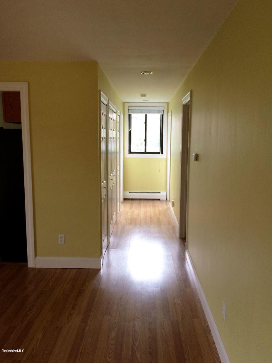 189 Stratton Road, Unit G4 Williamstown, MA 01267 - Photo 6 of 25 Hallway