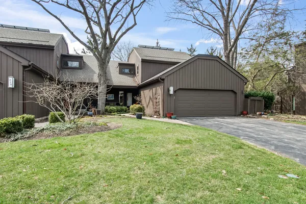 $749,900 | 312 Woodview Road, Lake Barrington, IL 60010