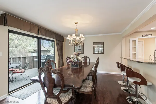 $749,900 | 312 Woodview Road, Lake Barrington, IL 60010