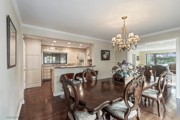 $749,900 | 312 Woodview Road, Lake Barrington, IL 60010