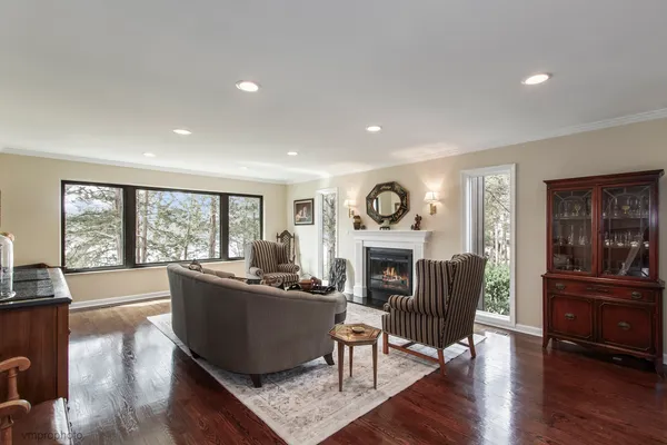 $749,900 | 312 Woodview Road, Lake Barrington, IL 60010