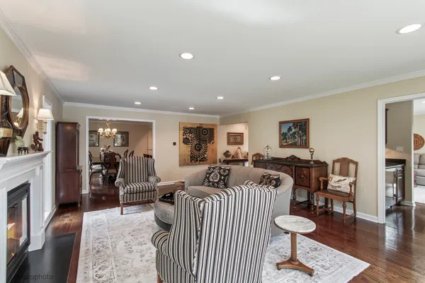 $749,900 | 312 Woodview Road, Lake Barrington, IL 60010