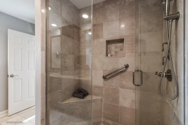 $749,900 | 312 Woodview Road, Lake Barrington, IL 60010