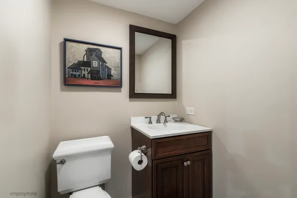 $749,900 | 312 Woodview Road, Lake Barrington, IL 60010