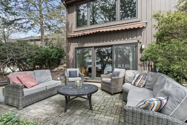 $749,900 | 312 Woodview Road, Lake Barrington, IL 60010