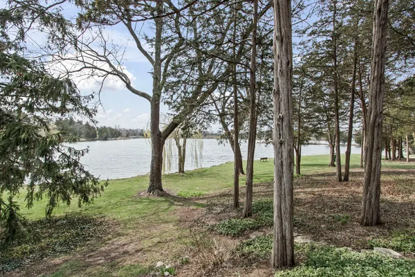 $749,900 | 312 Woodview Road, Lake Barrington, IL 60010