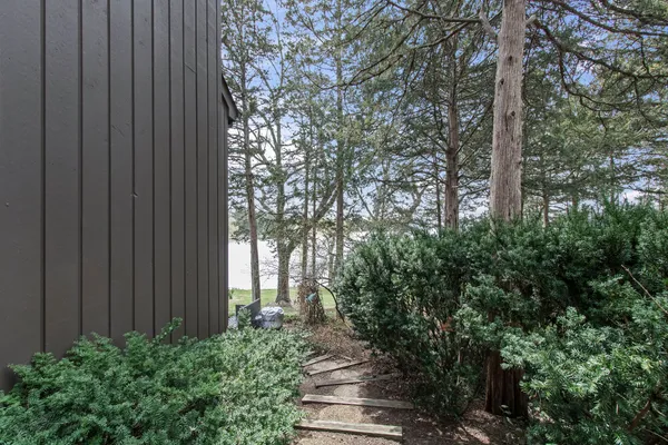 $749,900 | 312 Woodview Road, Lake Barrington, IL 60010