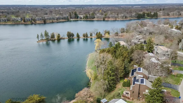 $749,900 | 312 Woodview Road, Lake Barrington, IL 60010