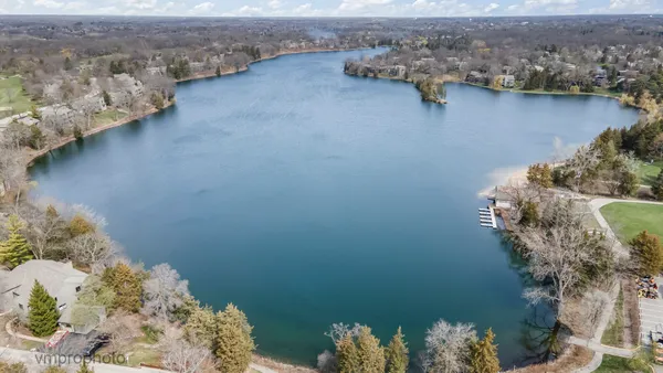 $749,900 | 312 Woodview Road, Lake Barrington, IL 60010