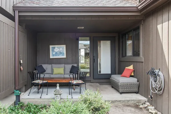 $749,900 | 312 Woodview Road, Lake Barrington, IL 60010