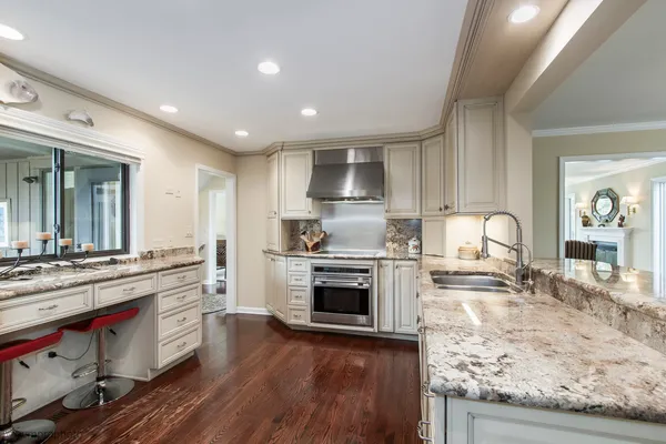 $749,900 | 312 Woodview Road, Lake Barrington, IL 60010