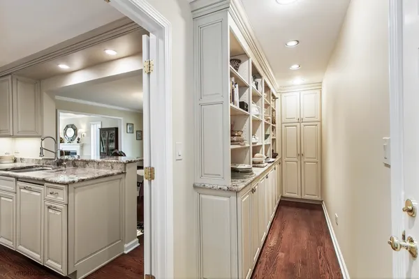 $749,900 | 312 Woodview Road, Lake Barrington, IL 60010
