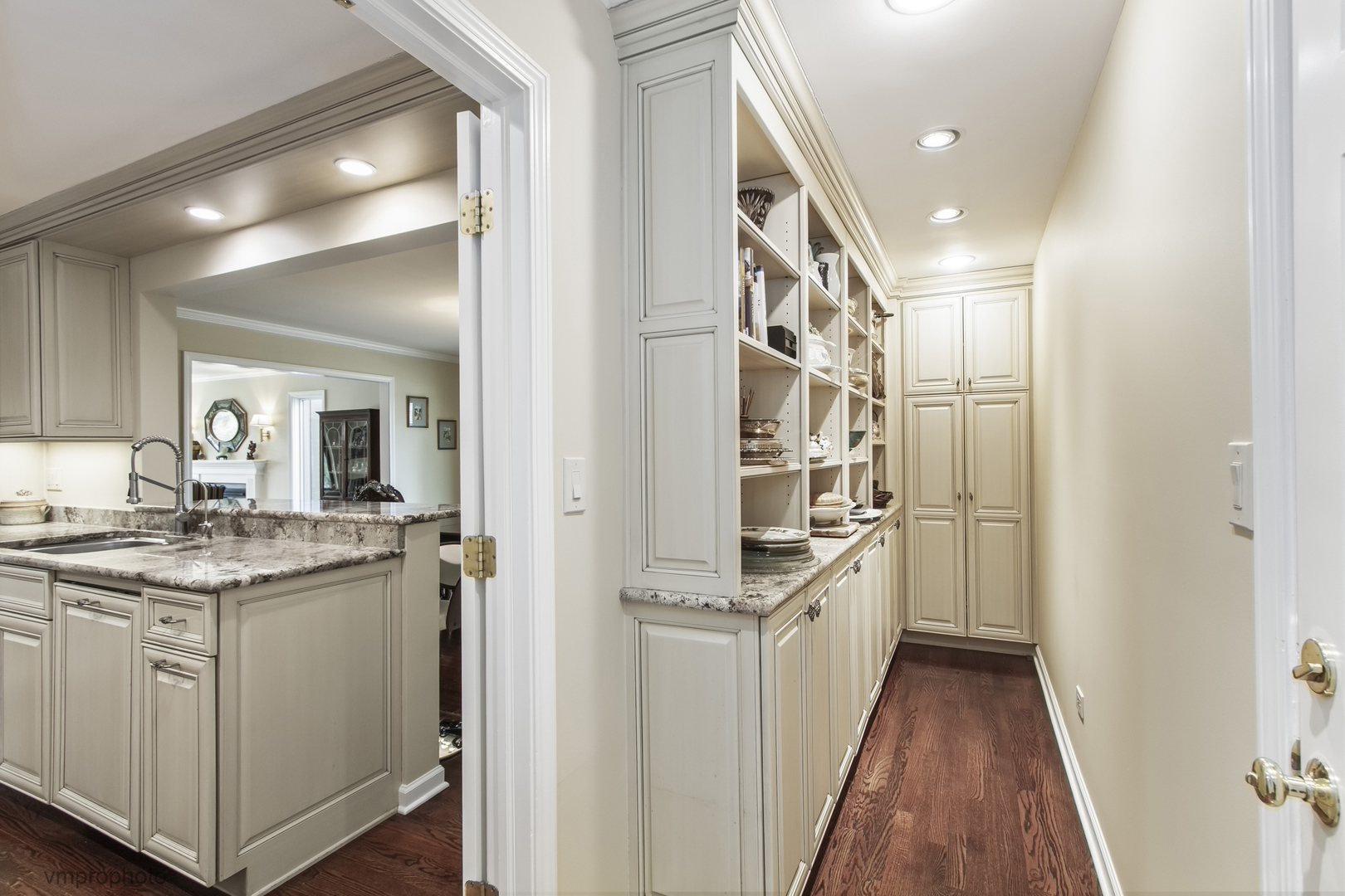 312 Woodview Road Lake Barrington, IL 60010 - Photo 10 of 54