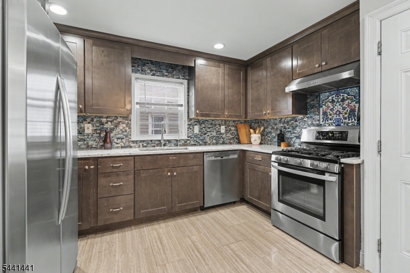 392 Ingall Street Union, NJ 07083 - Photo 14 of 48