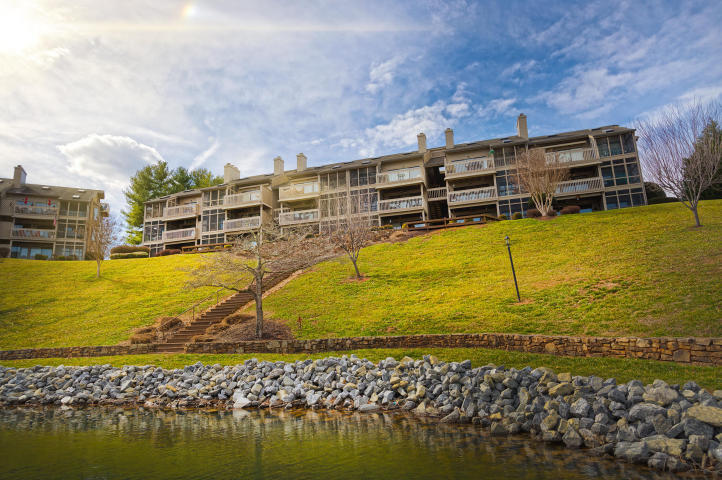 845 Gangplank Road, Unit 216 Moneta, VA 24121 - Photo 22 of 33 845 Gangplank #216