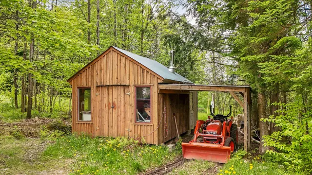 $459,900 | 1619 Duck Pond Road, Barton, VT 05822