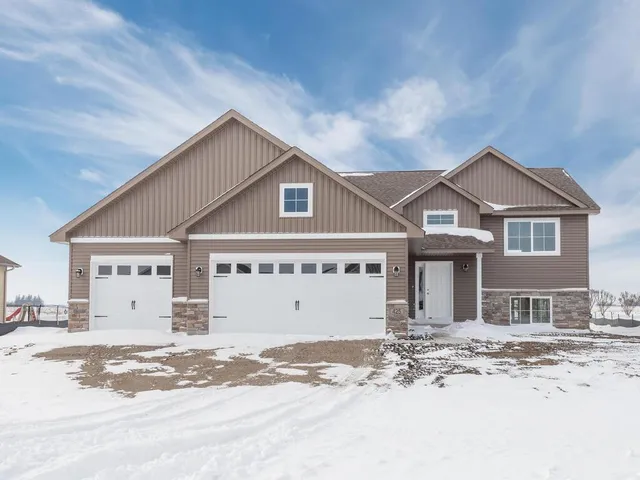 $389,900 | 425 Emma Street, Norwood Young America, MN 55368