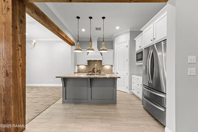 $358,599 | 113 Oak Village Drive, Scott, LA 70583