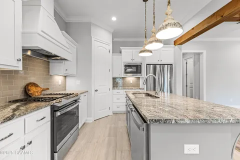 $358,599 | 113 Oak Village Drive, Scott, LA 70583