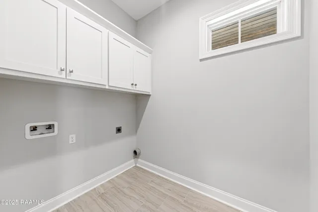 $358,599 | 113 Oak Village Drive, Scott, LA 70583