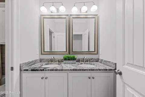 $358,599 | 113 Oak Village Drive, Scott, LA 70583