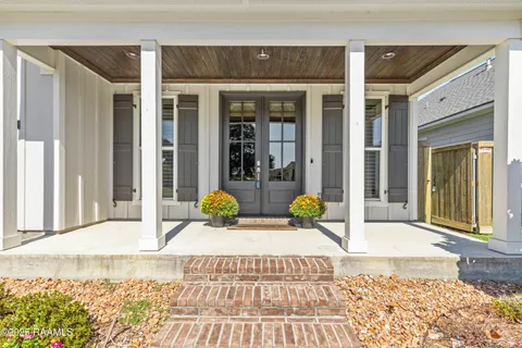 $358,599 | 113 Oak Village Drive, Scott, LA 70583
