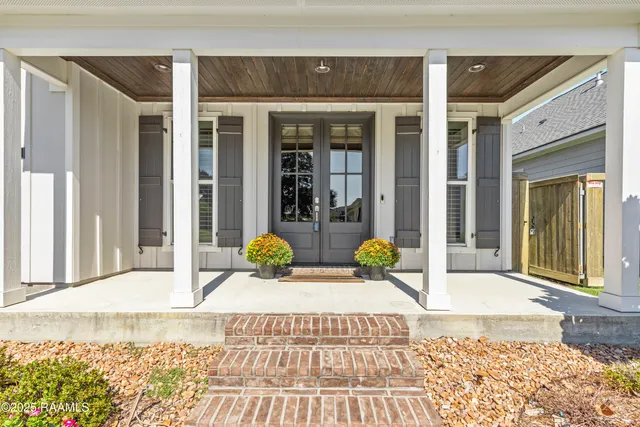 $358,599 | 113 Oak Village Drive, Scott, LA 70583