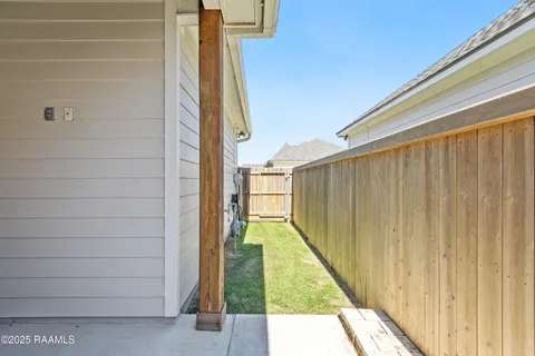 $358,599 | 113 Oak Village Drive, Scott, LA 70583