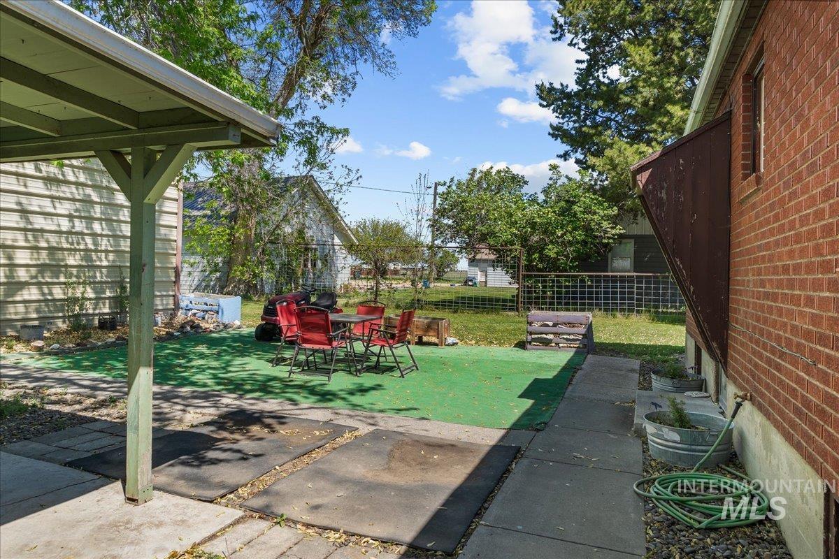 1958 East 1775 South Gooding, ID 83330 - Photo 44 of 49 Paved patio with a green turf surface and covered pergola