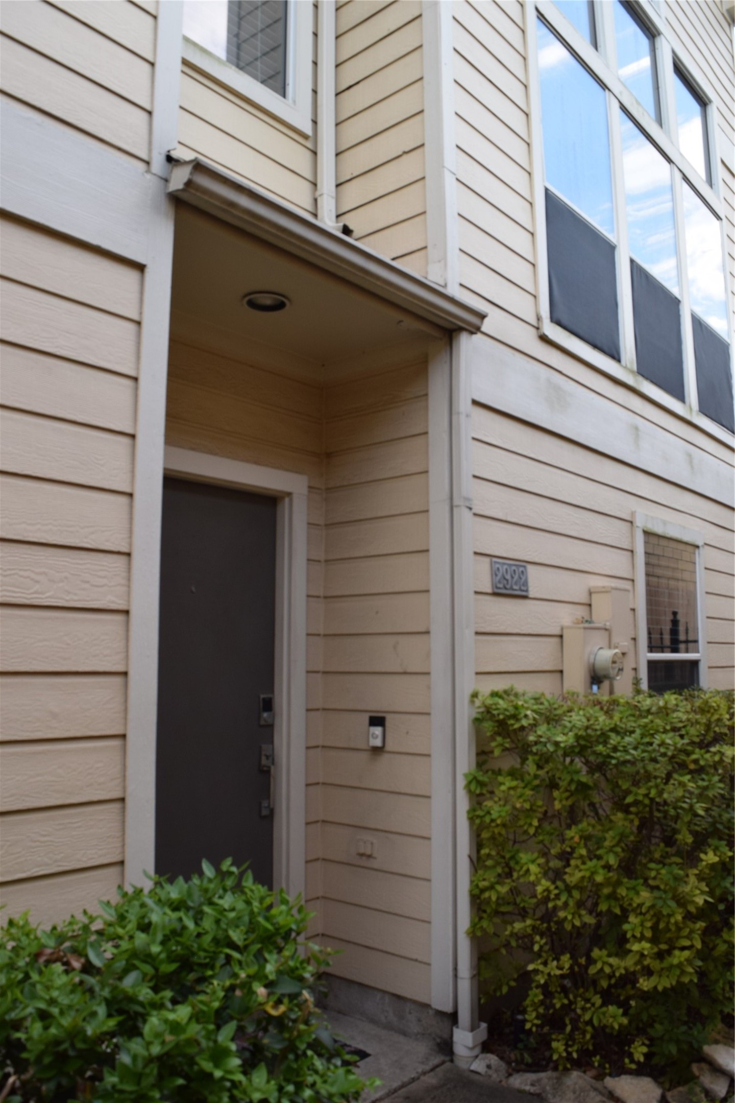 2922 Crawford Street Houston, TX 77004 - Photo 33 of 33 a view of front door and a window