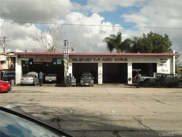 $950,000 | 250 South Towne Avenue, Pomona, CA 91766