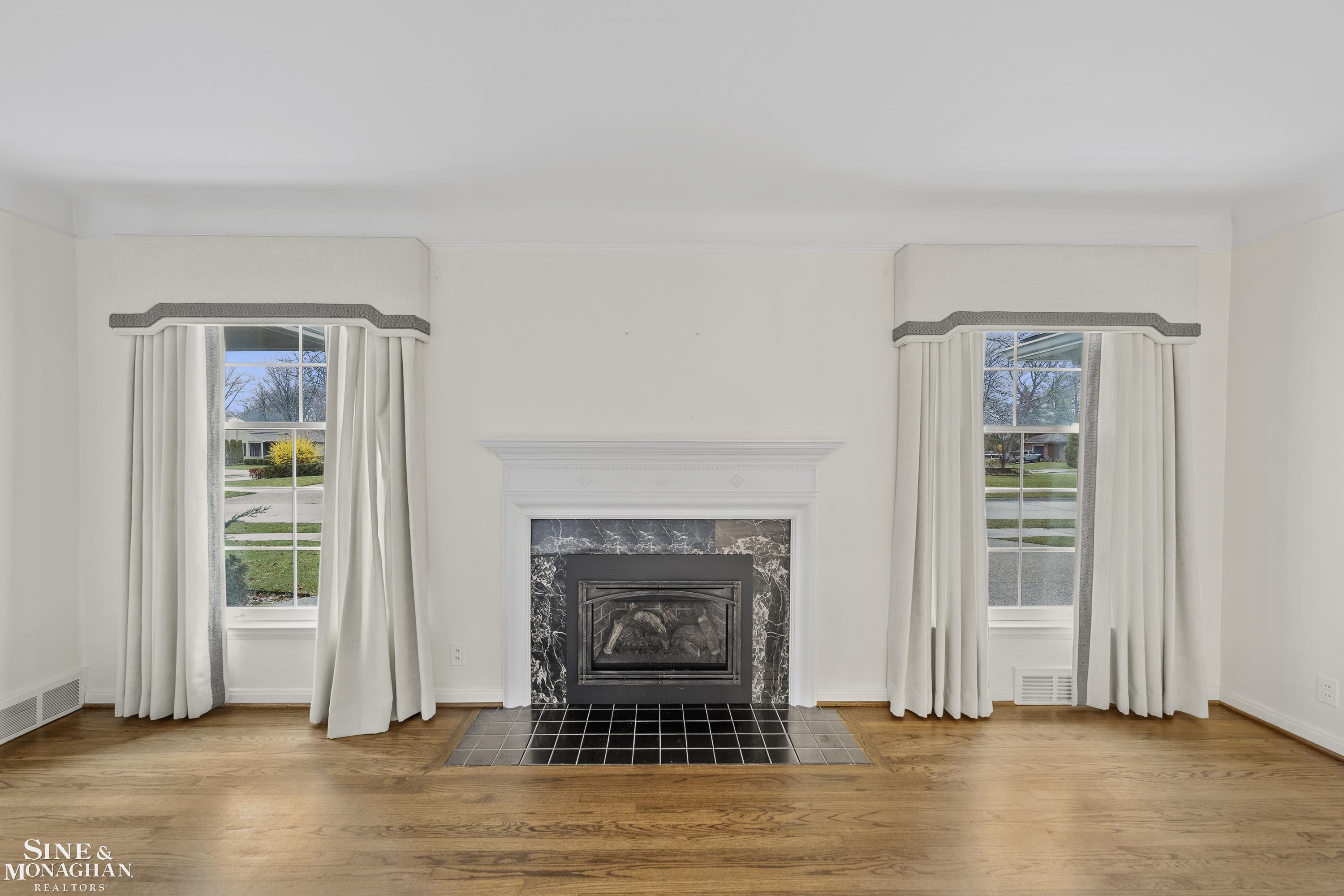 325 Stephens Road Grosse Pointe, MI 48236 - Photo 5 of 41 50171807-73540480-6372-448f-9d5e-eb07b688b272.JPG