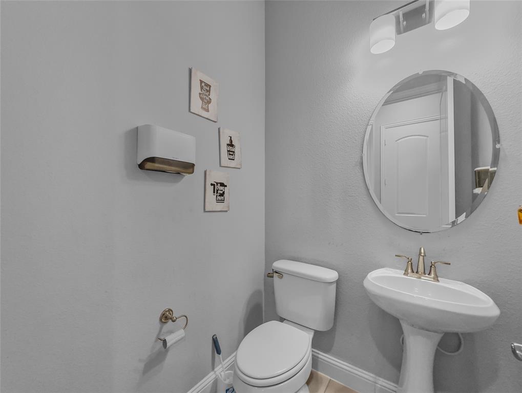 116 Chaco Drive Forney, TX 75126 - Photo 10 of 27 a bathroom with a toilet sink and mirror
