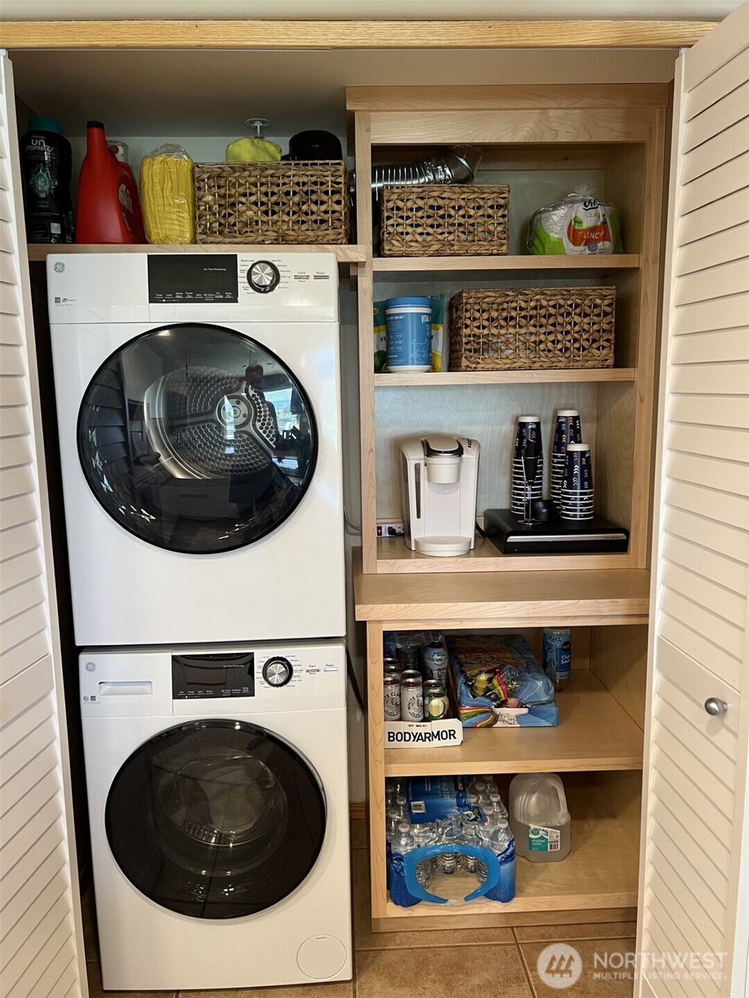 8997 Crescent Bar Road Northwest, Unit C118 Quincy, WA 98848 - Photo 13 of 33 a utility room with dryer and washer