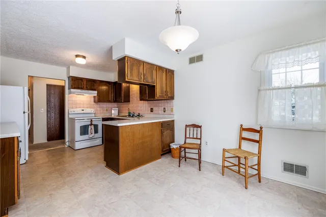 $199,995 | 6 Dutch Valley, Chili, NY 14624