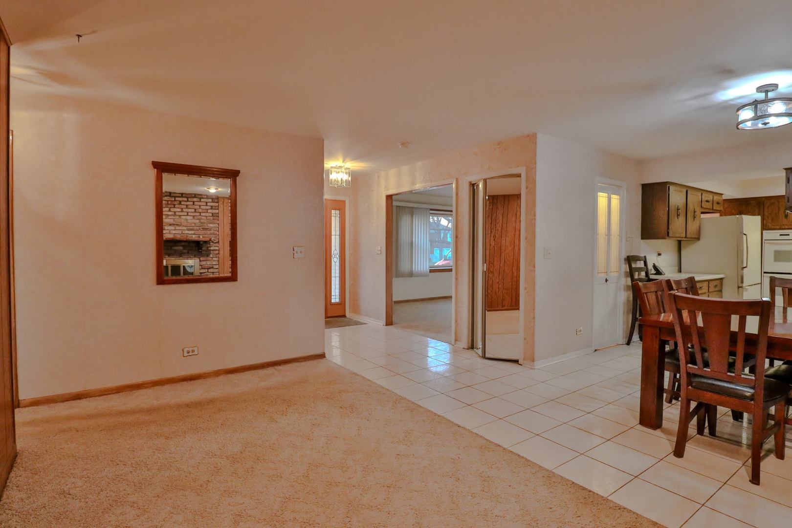 7-n240 West End Road Roselle, IL 60172 - Photo 17 of 37