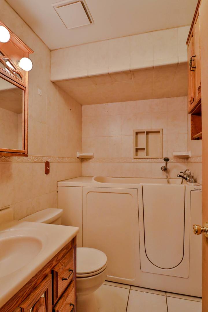 7-n240 West End Road Roselle, IL 60172 - Photo 20 of 37